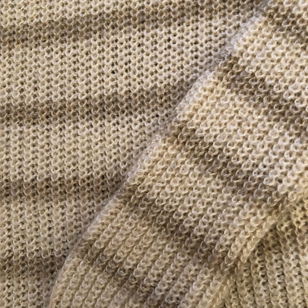 Women’s Cream / Gold Hollister Sweater Size M - Picture 4 of 6